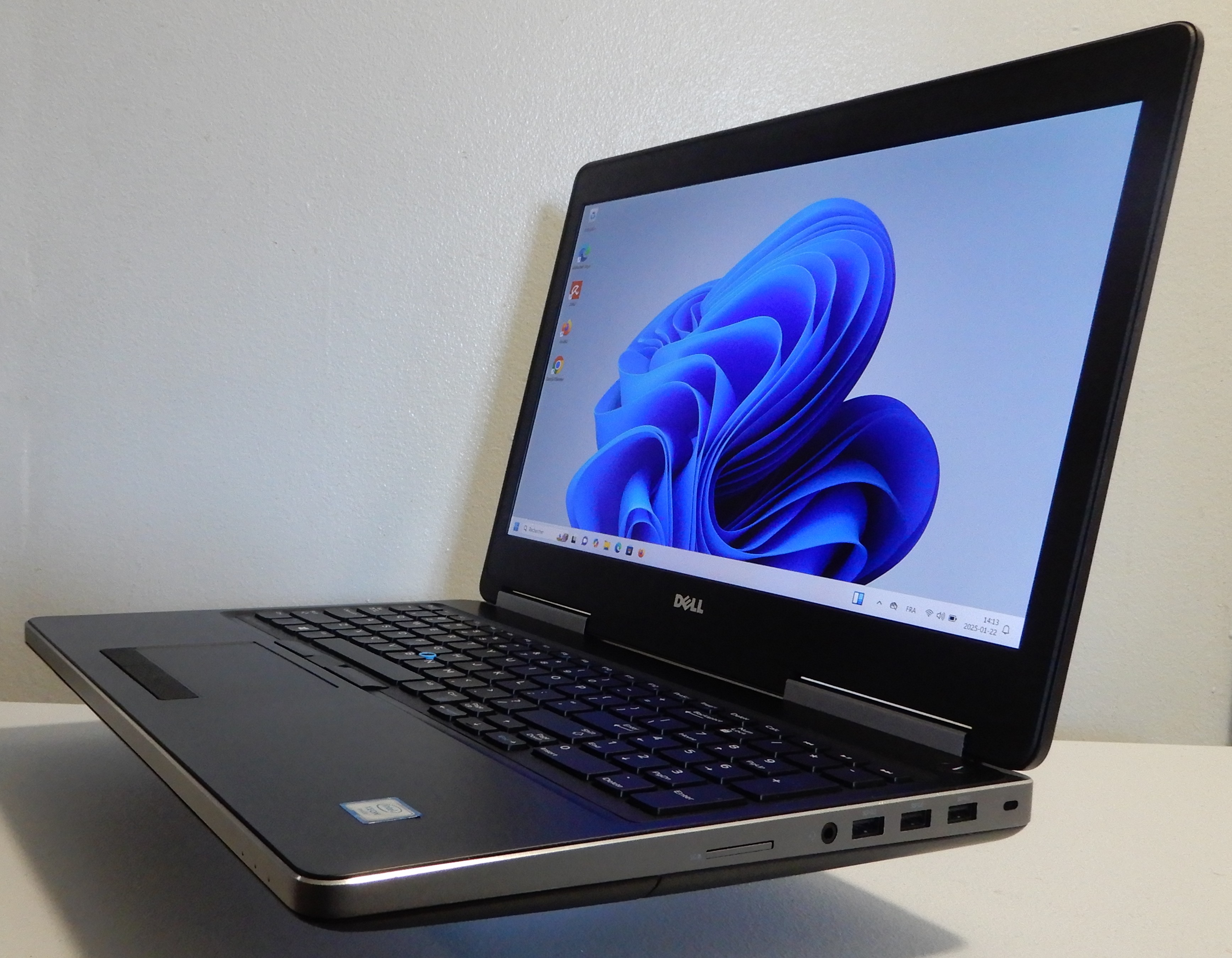 Image 4 de Dell Precision 7510-Xeon E3-1545M v5 2.9 GHz, 32 GB RAM, 1 TB SSD|NVIDIA & Iris Pro|Win. 11 Pro